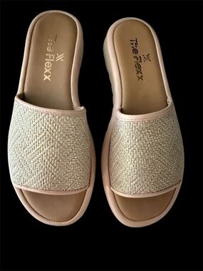 THE FLEXX Wilma Lather Gold Woven Sandals